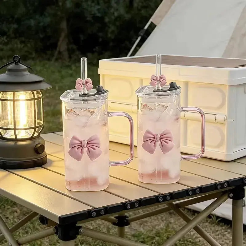 
Gobelet en Verre avec Paille et Poignée Nœud Rose Tendance
