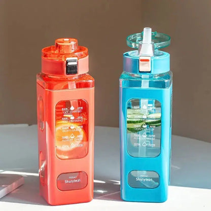 
Gourde d'Eau Carrée 900 ml avec bouchon paille pratique pour boire pendant l'effort