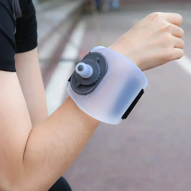 Gourde De Sport Poignet Running 200ML, bouteille d'eau de sport portable, silicone sans BPA, bracelet réglable, idéale pour running, jogging et fitness | La Gourde®