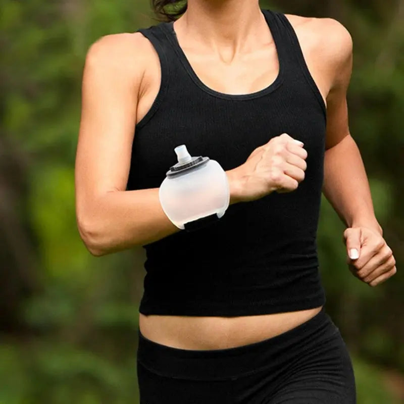 
Gourde De Sport Poignet Running, gourde sport main 200ML, bouteille hydratation running, silicone souple, anti-fuite, parfaite pour marathon | La Gourde®