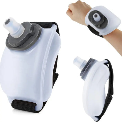 
Gourde De Sport Poignet Running, bouteille d'eau sport portable main, gourde silicone flexible, anti-fuite, idéale pour fitness, gym et entraînement | La Gourde®
