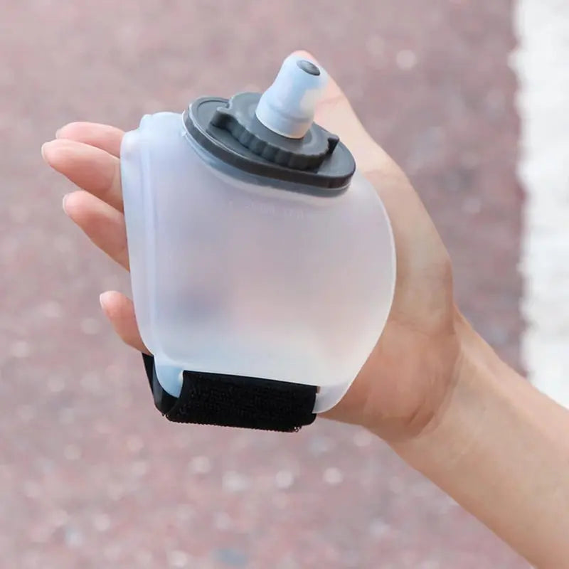 
Gourde De Sport Poignet Running 200ML, bouteille silicone sport sans BPA, gourde portable, bracelet ajustable, idéale pour course à pied et trail | La Gourde®