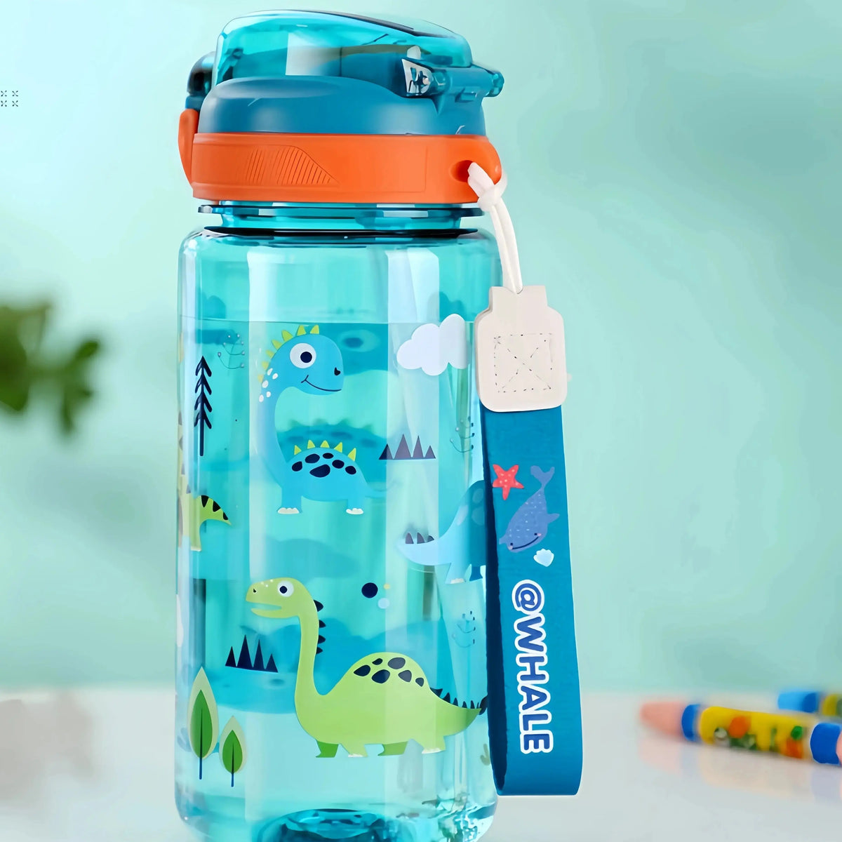 Une gourde dinosaure de 600 ml pensée pour les pauses hydratation des enfants.