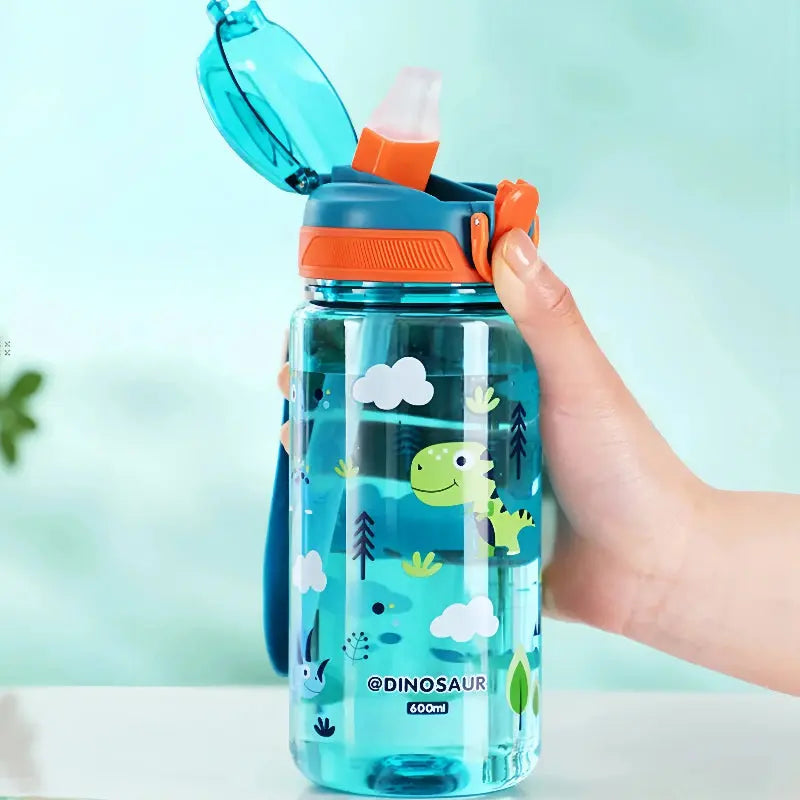 Gourde En plastique transparente 600 ml ,  Format pratique de 600 ml et paille en silicone pour une utilisation quotidienne.