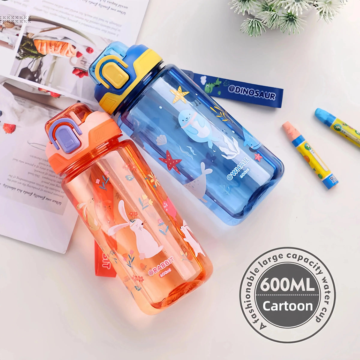 Gourde enfant transparente de 600 ml avec design dinosaure ludique.