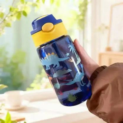 Gourde Enfant Transparente Motif Animaux 480ml avec paille intégrée pour fille et garçon.
Bouteille d’eau enfant ludique avec paille, adaptée aux filles et aux garçons.