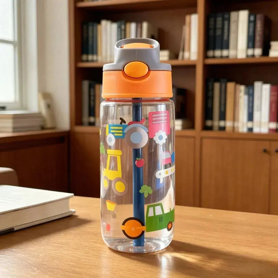 Gourde Enfant Transparente Motif Animaux 480ml avec paille, poignée et couvercle anti-fuite.
Une gourde enfant complète pour l’école, le sport, les sorties et les déplacements.