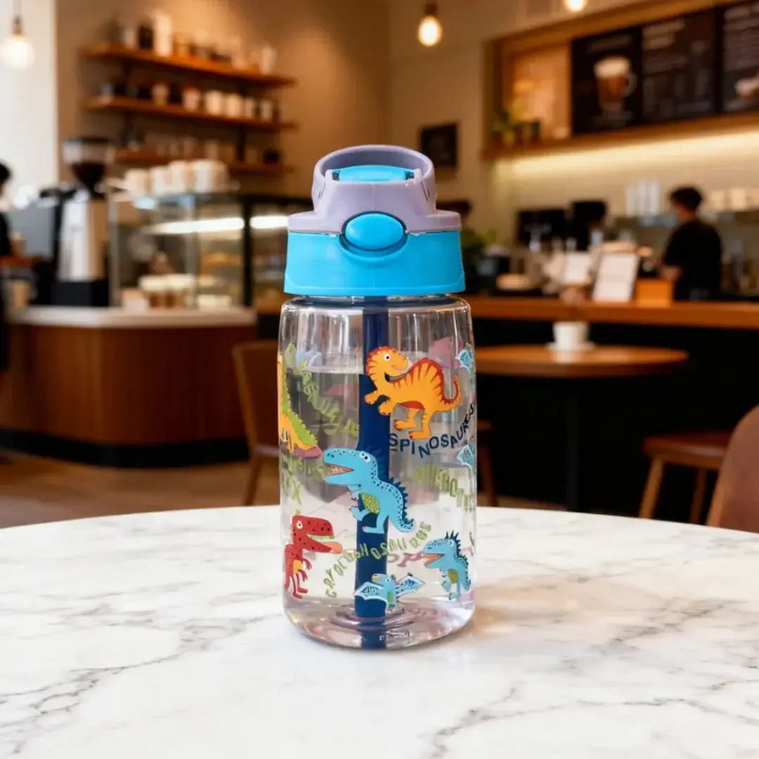Gourde Enfant Transparente Motif Animaux 480ml pour l’école, le sport et les activités extérieures.
Une gourde portable adaptée aux journées scolaires et aux activités en plein air.