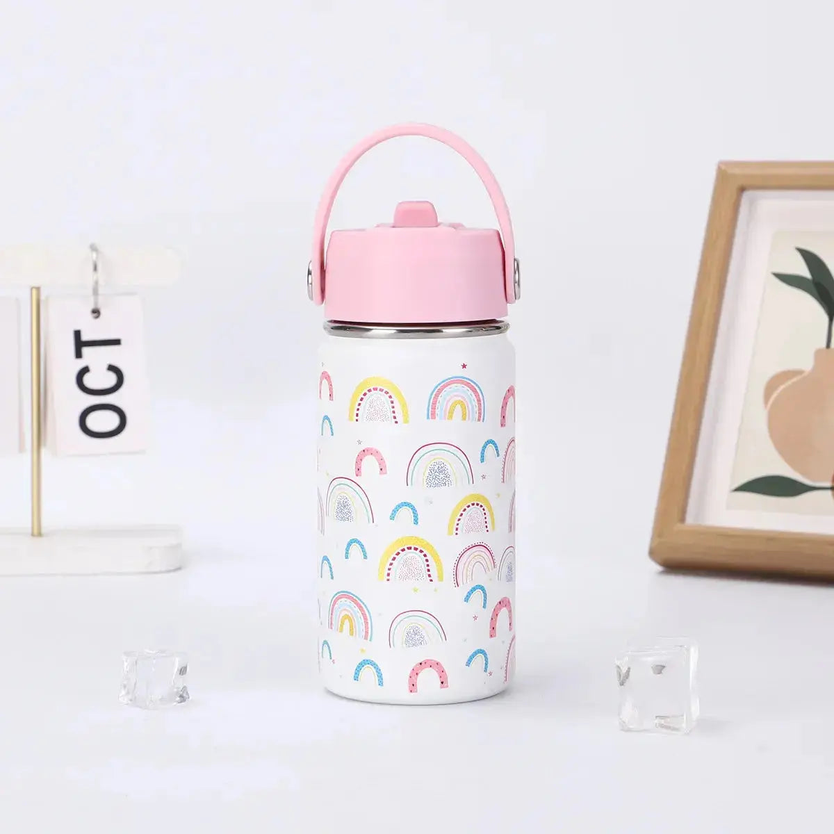 Gourde Inox Enfant Avec Paille 12oz 350 ml en inox, bouteille d’eau isotherme avec paille.
Inox, paille et isolation dans un format compact adapté aux enfants.
