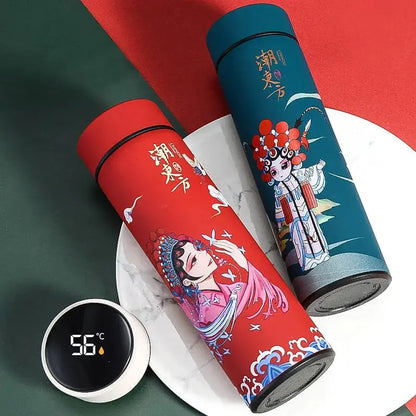 Gourde Isotherme Connecté Design Japon avec écran tactile indiquant la température de la boisson.
 Vérifiez facilement la température de votre boisson grâce à l’affichage intelligent intégré.