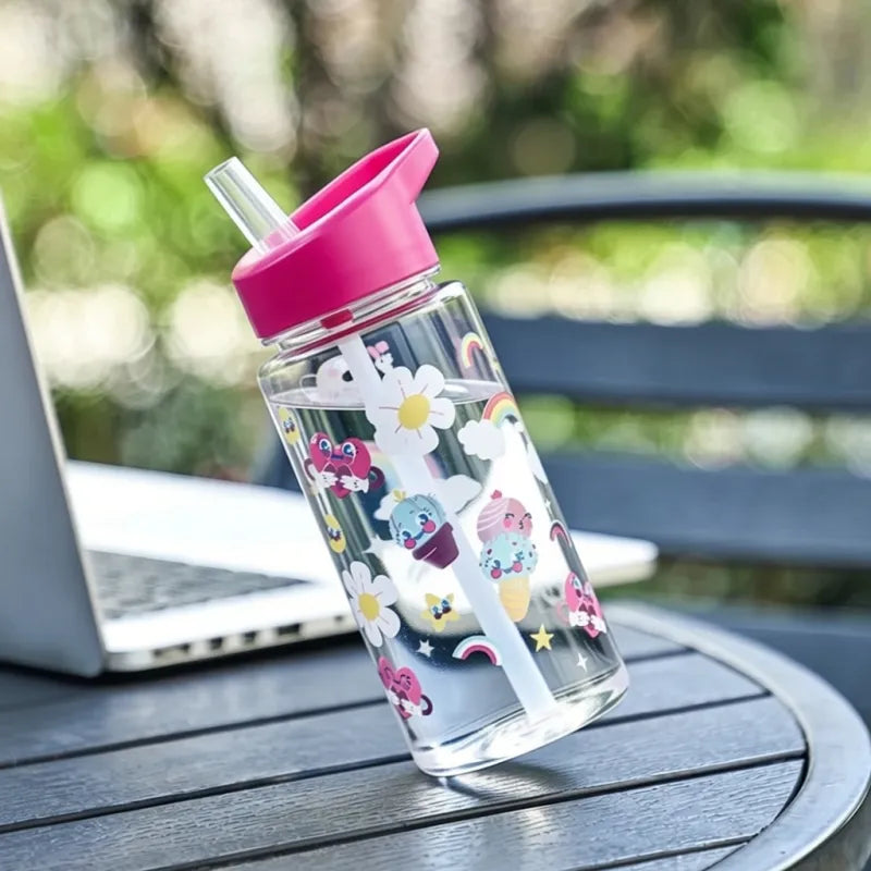 Bouteille enfant rouge 500ml avec motif dinosaure et glace, gourde légère et pratique qui se transporte facilement dans un cartable ou un sac de sport. | La Gourde