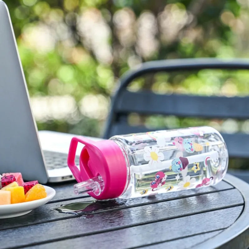 Gourde enfant portable avec paille et illustration dinosaure, accessoire pratique et amusant pour les voyages, promenades, pique-niques et activités sportives. | La Gourde