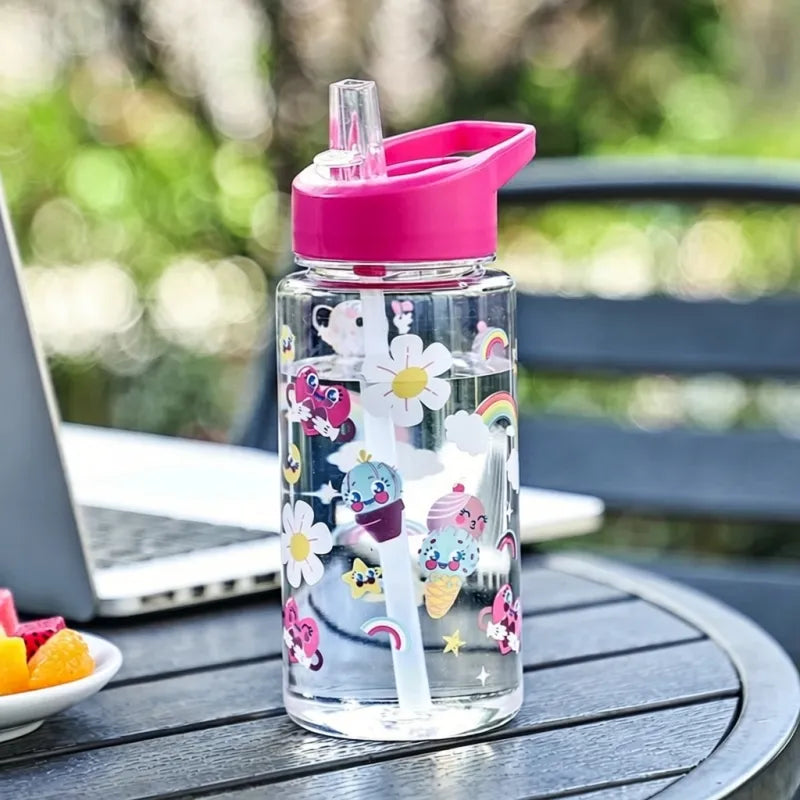 Gourde enfant avec paille intégrée facile à utiliser, parfaite pour les garçons et les filles souhaitant boire plus d’eau grâce à un design attrayant et motivant. | La Gourde