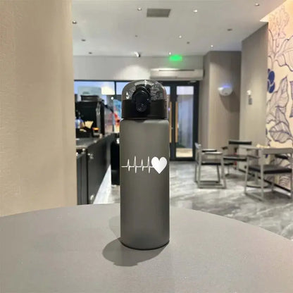 
Gourde d'Eau Cœur 780 ml – gourde plastique enfant sans BPA et réutilisable