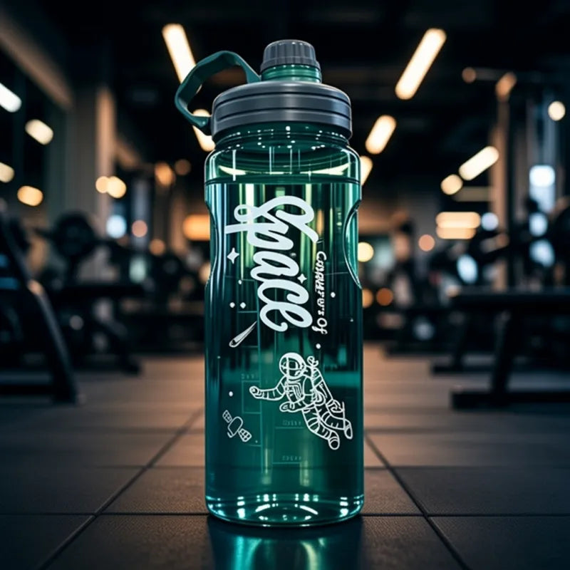 Gourde sport sans BPA grande capacité 1.1 litre fabriquée dans un matériau durable et réutilisable. Une solution écologique pour remplacer les bouteilles jetables et réduire les déchets plastiques. Ani-fuite | La Gourde