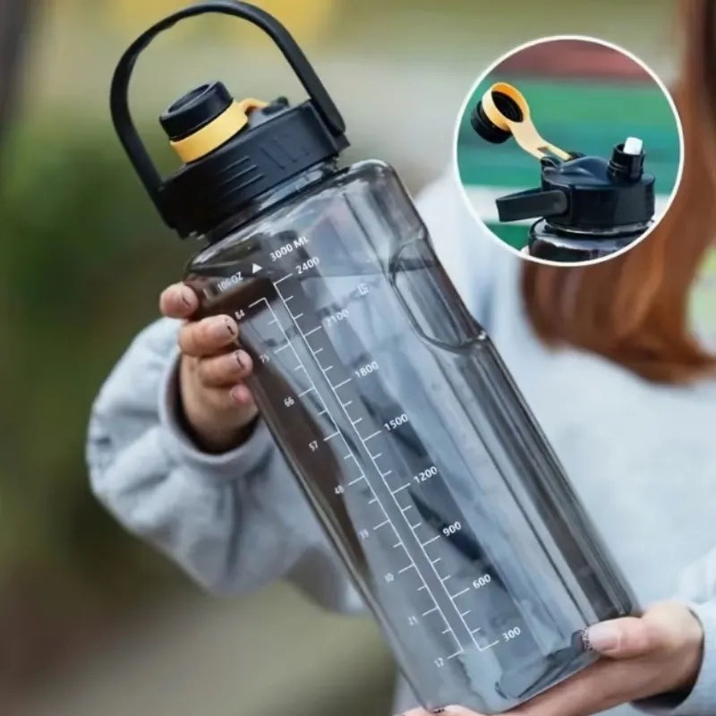 Gourde motivation avec paille intégrée 1,5 litre conçue pour faciliter l’hydratation quotidienne grâce à une utilisation confortable et pratique tout au long de la journée. | La Gourde