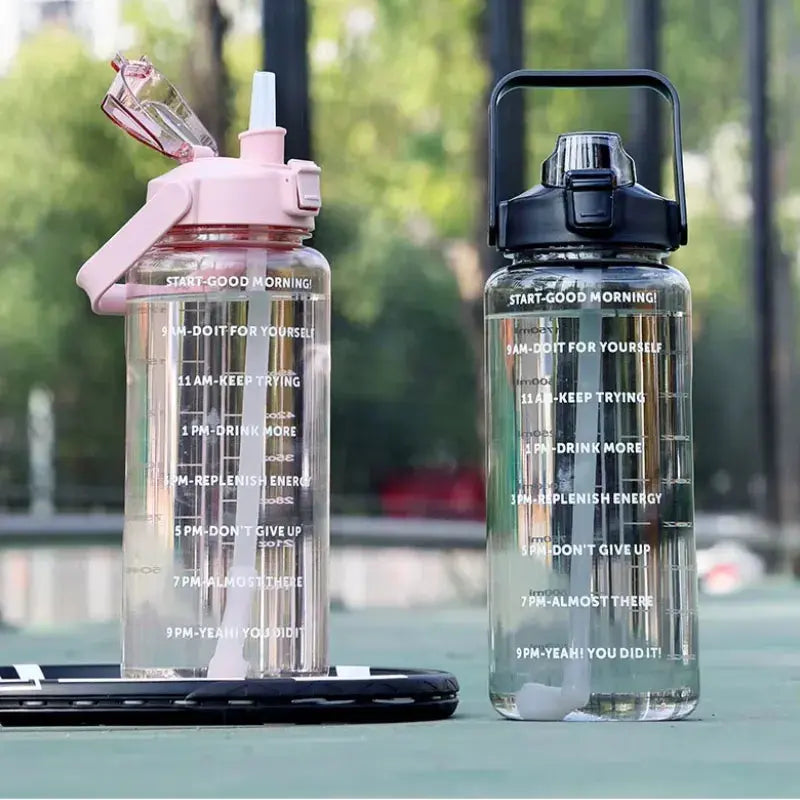 Gourde de sport 2L avec manchon et paille réutilisable