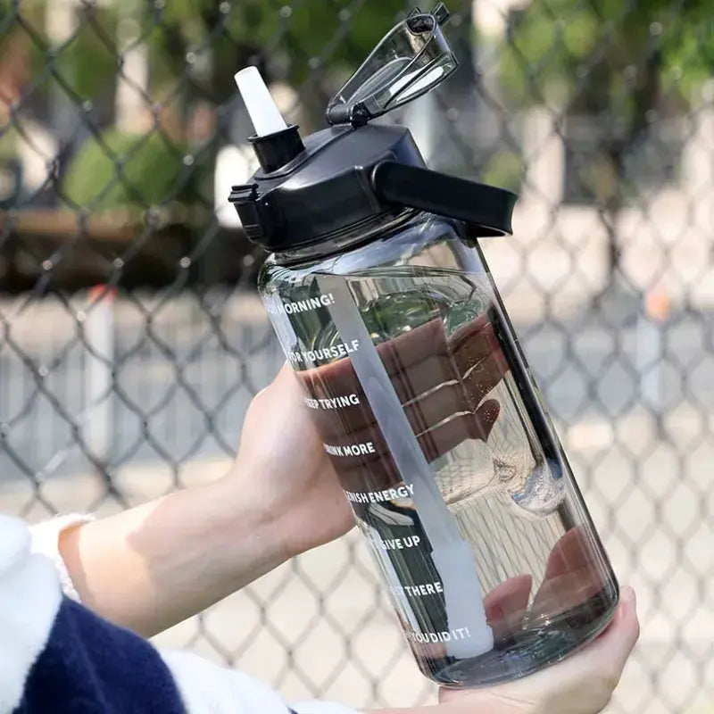 Bouteille d’eau 2000 ml avec paille pour fitness