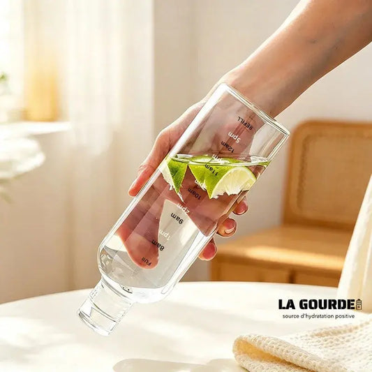 Lot De 2 Gourde En Verre de 1L avec Graduation Horaire, gourde en verre portable avec graduation horaire, conçue pour faciliter le suivi de la consommation d’eau au bureau, à la maison, pendant le sport ou en voyage.
