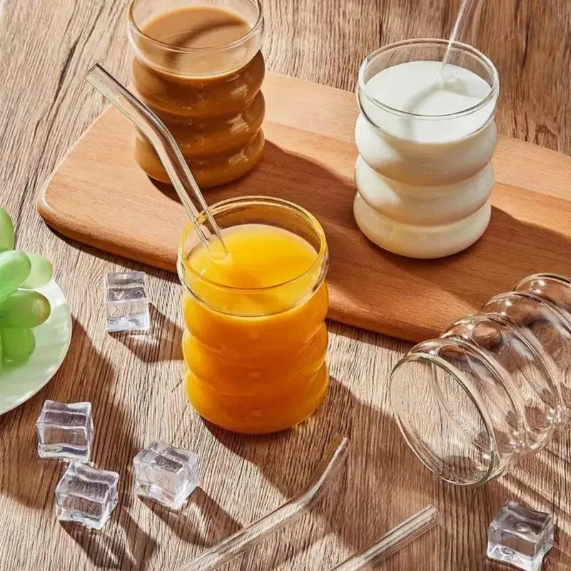 
Lot de 2 Gobelet En Verre 350ML, verre ondulé, verrerie moderne, réutilisable, idéal pour boissons fraîches | La Gourde®