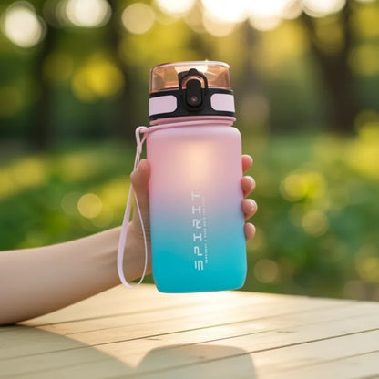Gourde enfant réutilisable rose avec indicateur d’hydratation, alternative écologique aux bouteilles jetables pour encourager une consommation responsable dès le plus jeune âge. | La Gourde