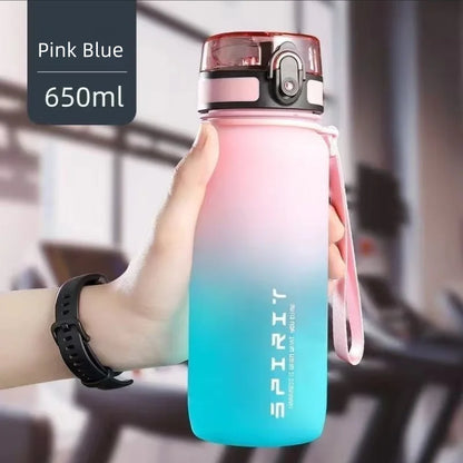 Gourde enfant anti-fuite 500ml avec bouchon sécurisé et matériau durable, idéale pour éviter les déversements pendant les déplacements, les sorties scolaires et les activités sportives. | La Gourde