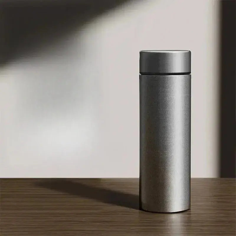 
Tasse isolée en titane pur 500 ml avec infuseur à thés
