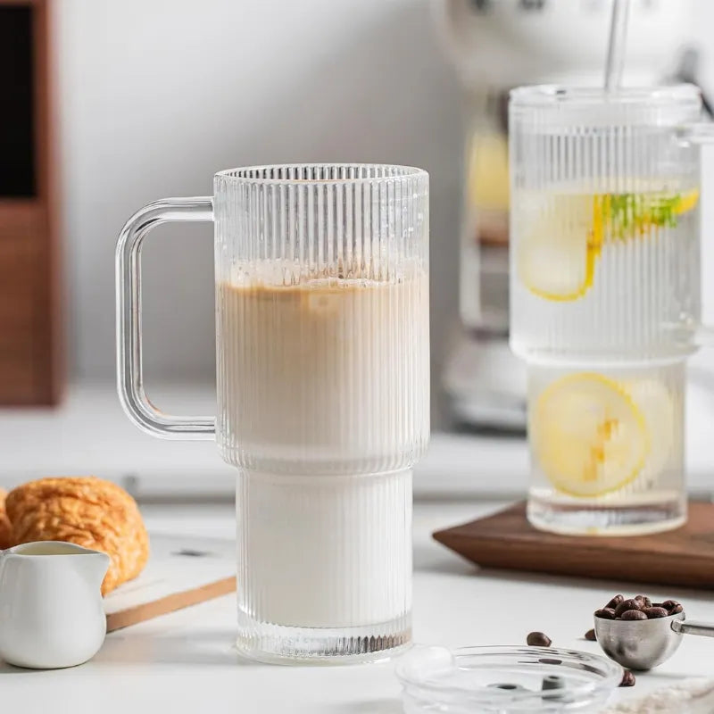 Mug en verre premium avec paille et couvercle pour boissons maison et lifestyle moderne | La Gourde®