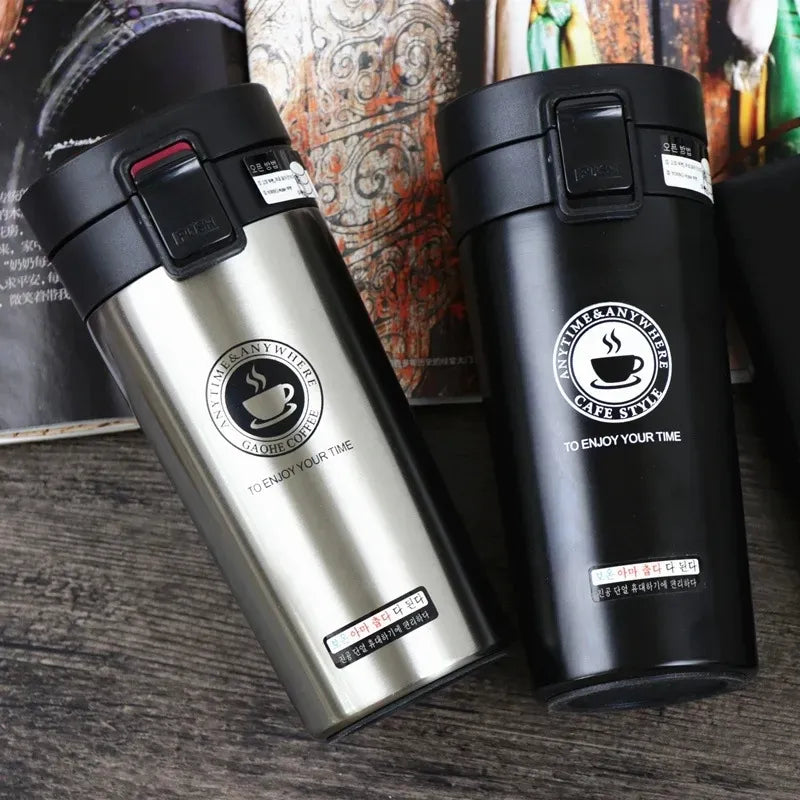 Vue de face du Mug Gris 380 ml isotherme réutilisable conçu pour accompagner vos déplacements quotidiens avec élégance | La Gourde