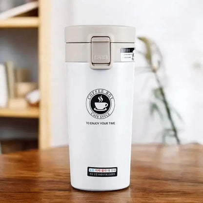 Vue de face du Mug Blanche 380 ml Nomade Cup, mug isotherme de voyage conçu pour accompagner toutes vos journées | La Gourde