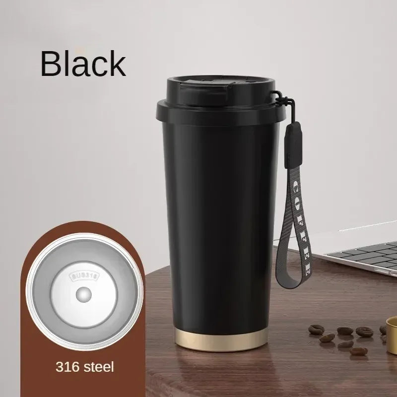 Mug transportable noir 500ml avec paille intégrée rétractable, gobelet moderne et élégant pour café, thé, smoothies et boissons froides.