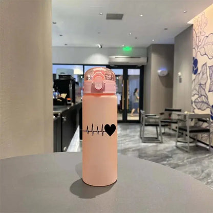 
Gourde d'Eau Cœur 780 ml – bouteille d'eau pour enfant au design cœur ludique