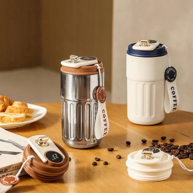 Mug connecté Argent 450ML La Gourde avec isolation sous vide haute performance et affichage de température pour thé, tisane et café chaud.