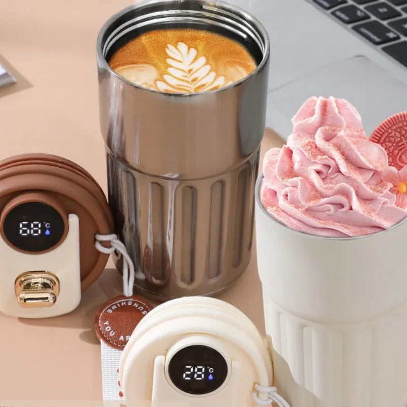Tasse Connectée Blanc 450ML élégante et moderne pour conserver votre café chaud plus longtemps grâce à sa technologie connectée innovante | La Gourde