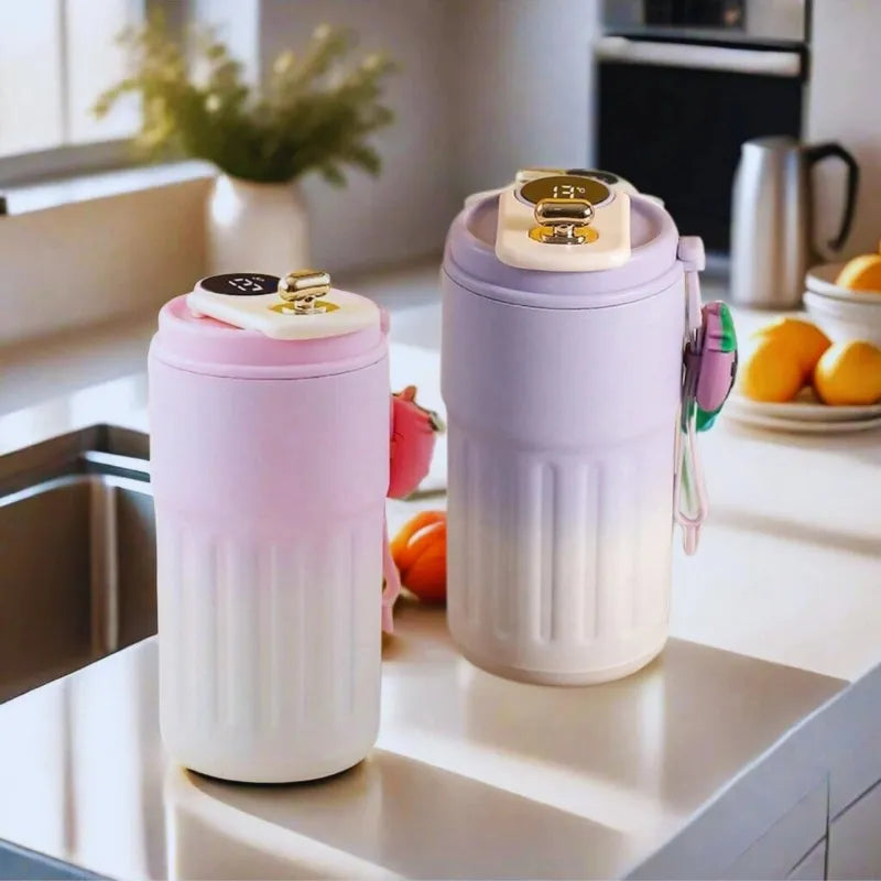 Tasse Connectée Rose 450ML La Gourde utilisée pour café à emporter, mug thermique réutilisable et anti-fuite avec écran LED.