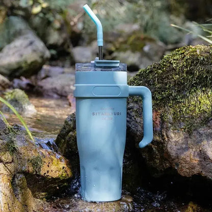 Travel Mug Avec Paille En Inox conçu pour boissons nomades en voiture