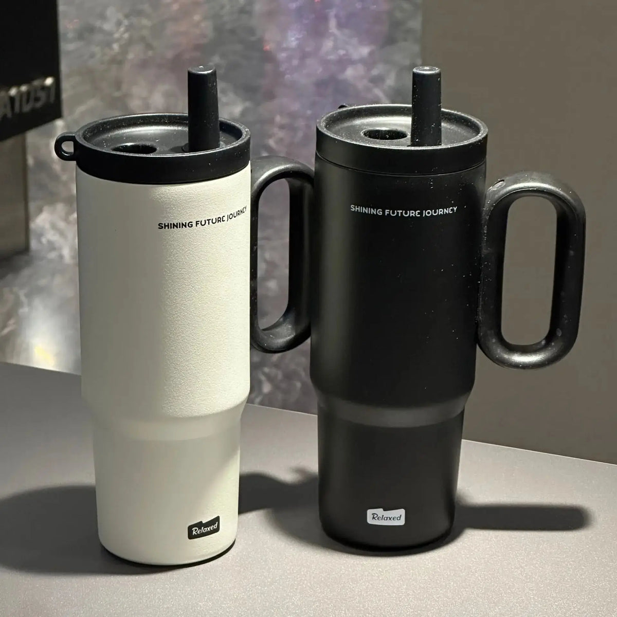 
Tumbler Thermos avec paille pratique pour la voiture