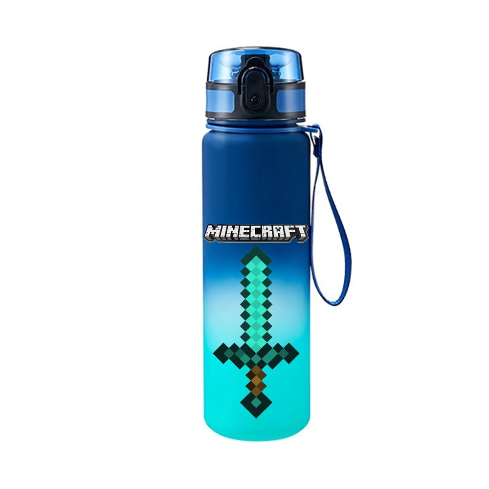 Gourde réutilisable Minecraft en plastique légère et pratique pour l'école et les loisirs.