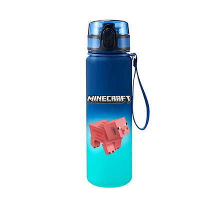 Bouteille réutilisable Minecraft facile à transporter dans un cartable, un sac à dos ou un sac de sport.