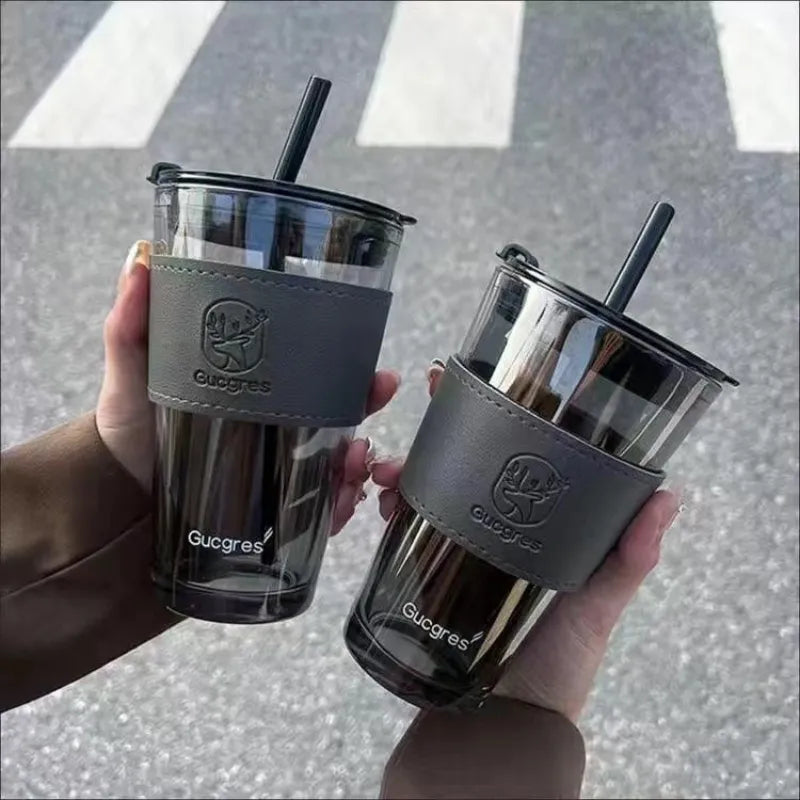 Tasse verre 450ML avec poignée cuir ergonomique, design moderne pour une hydratation facile au bureau, à la maison ou en voyage | La Gourde